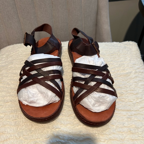 Brown Strappy Sandals CHACO size 40 used Like NEW, they have stitching. - Picture 2 of 16